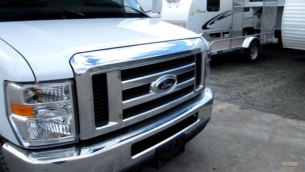 2011 FREELANDER 30BH 30 ft C Class Motorhome Loaded Sleeps 8 FOR SALE in Nova Scotia