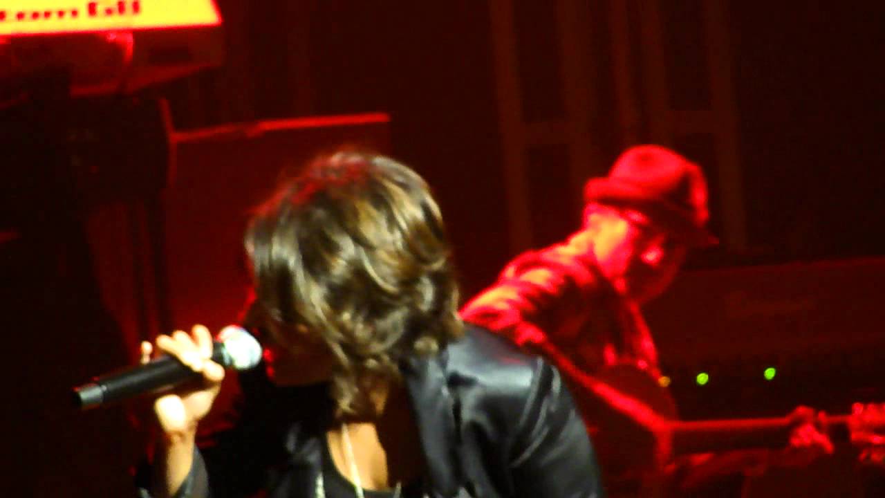 Vicci Martinez - 