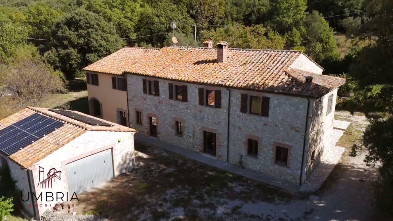 PORCHIANO : CASALE IN PIETRA POSIZIONE DOMINANTE