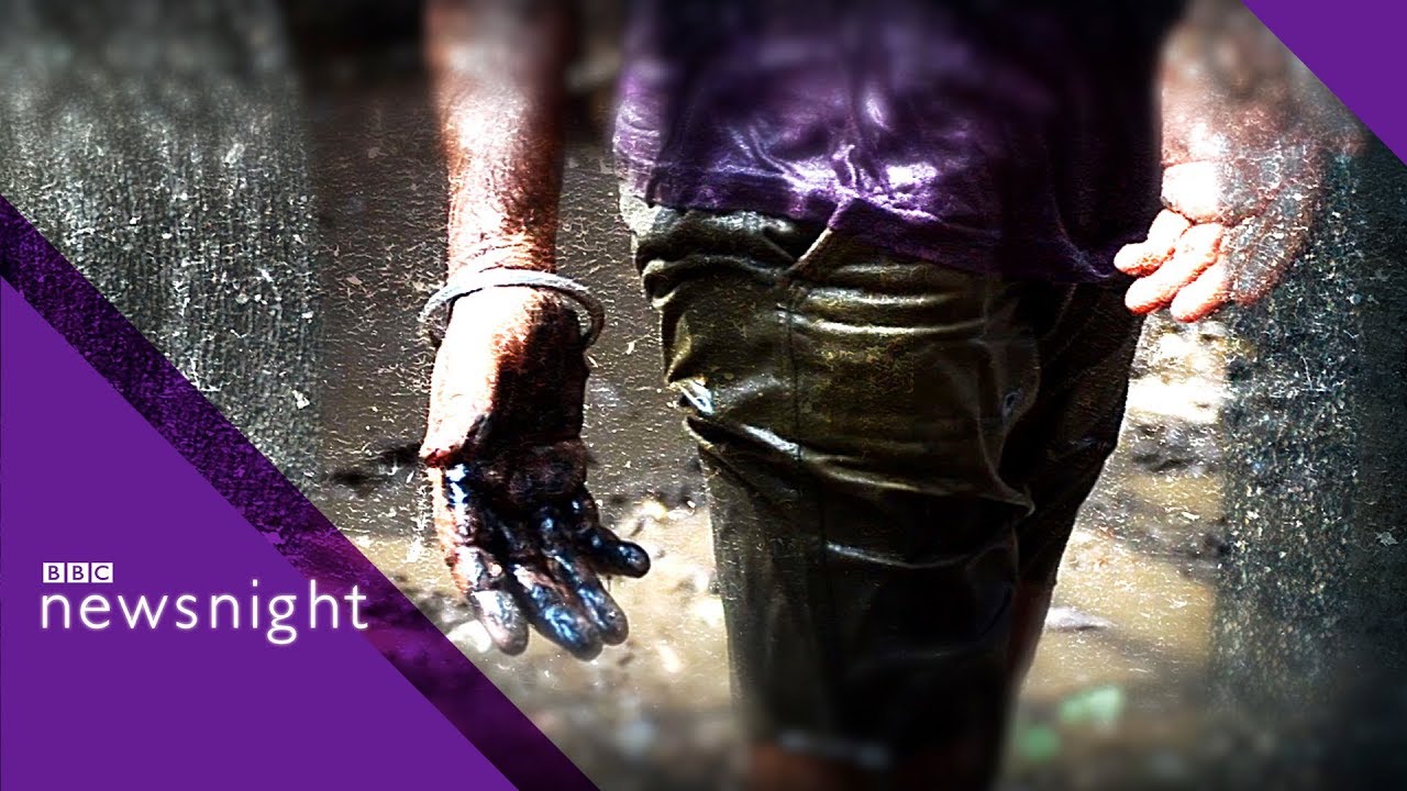 Unblocking India's sewers... by hand - BBC Newsnight