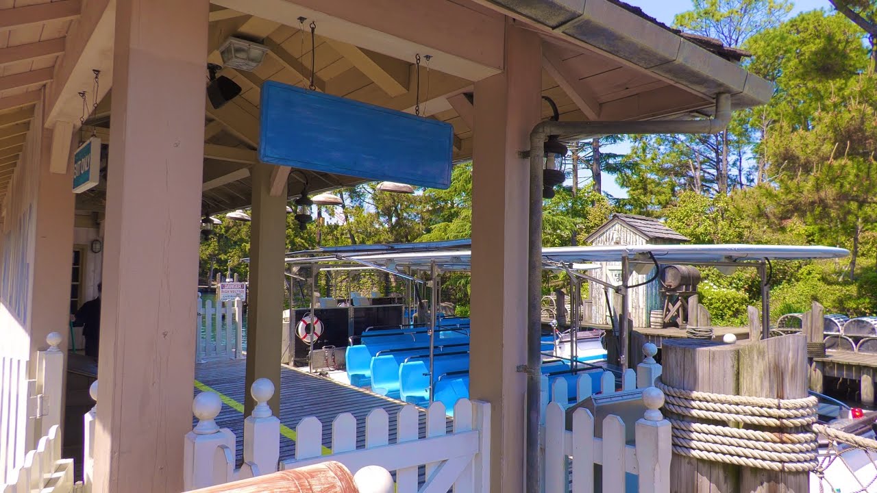 ひっきりなしにボートが来る！ジョーズの船着場｜ユニバーサルスタジオジャパン