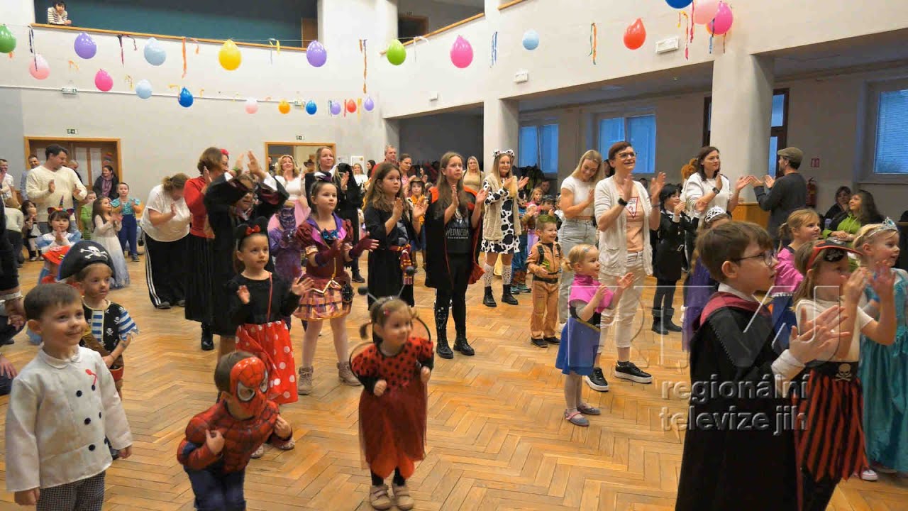 Šáša Viktor roztančil děti i rodiče na karnevale v Týnci