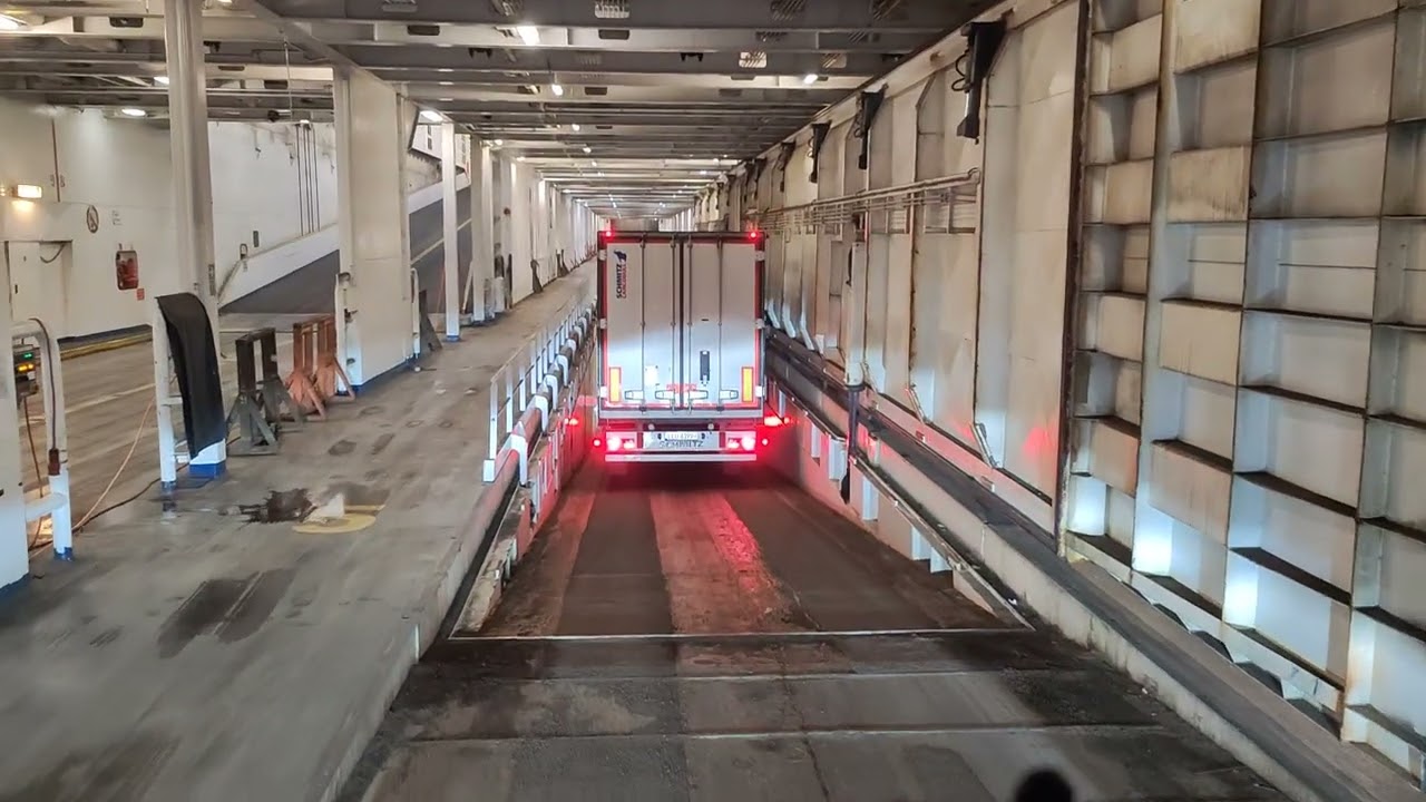 Въезд на паром. 