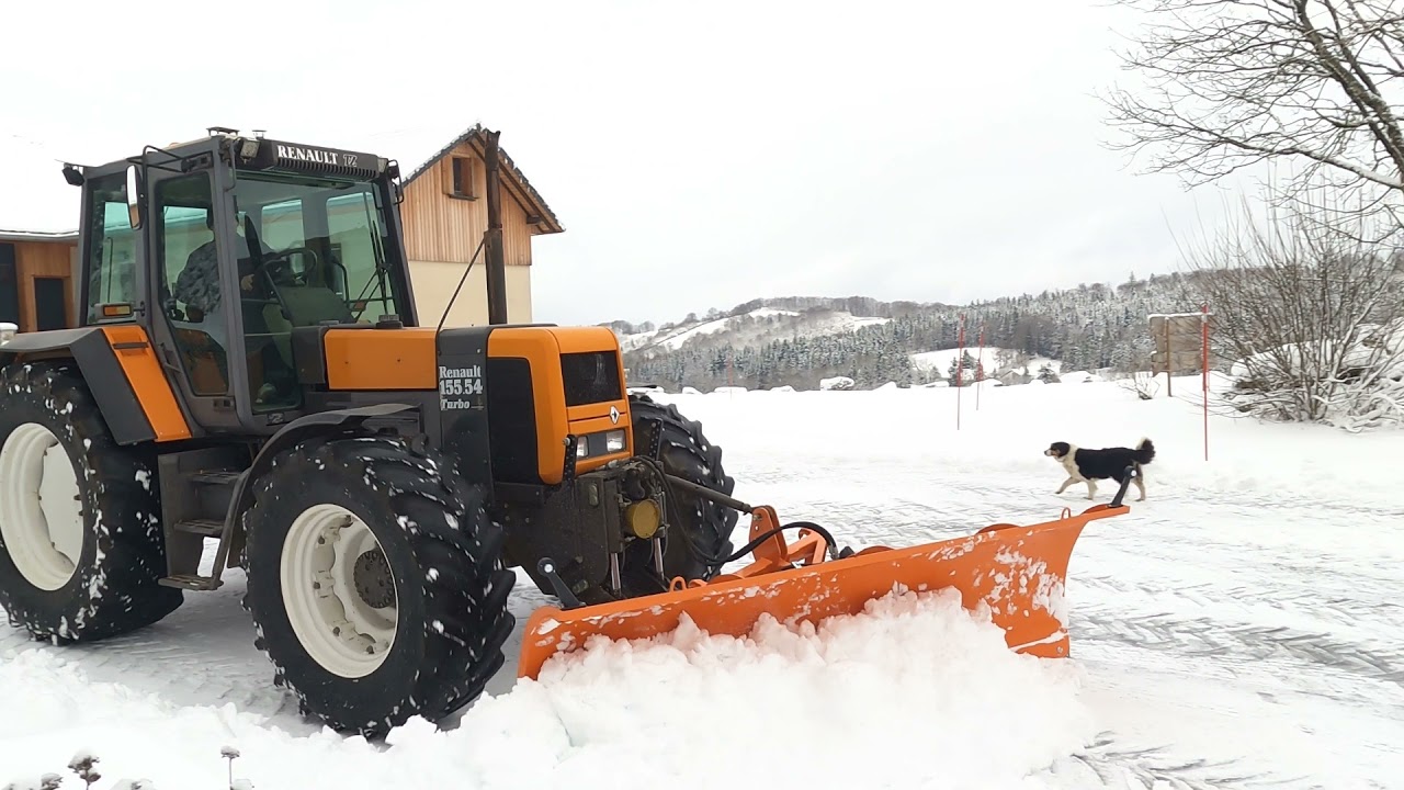 Déneigement avec le Renault 155.54 .
