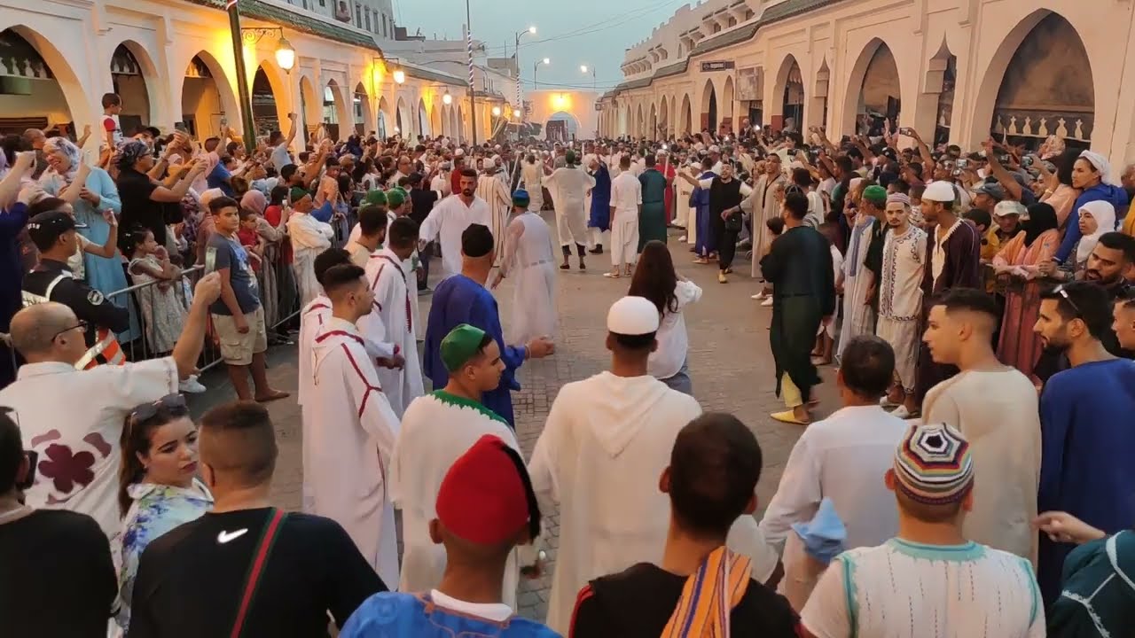 موسم مولاي ادريس الاكبر . زيارة الطوائف العيساوية الى الضريح . 2