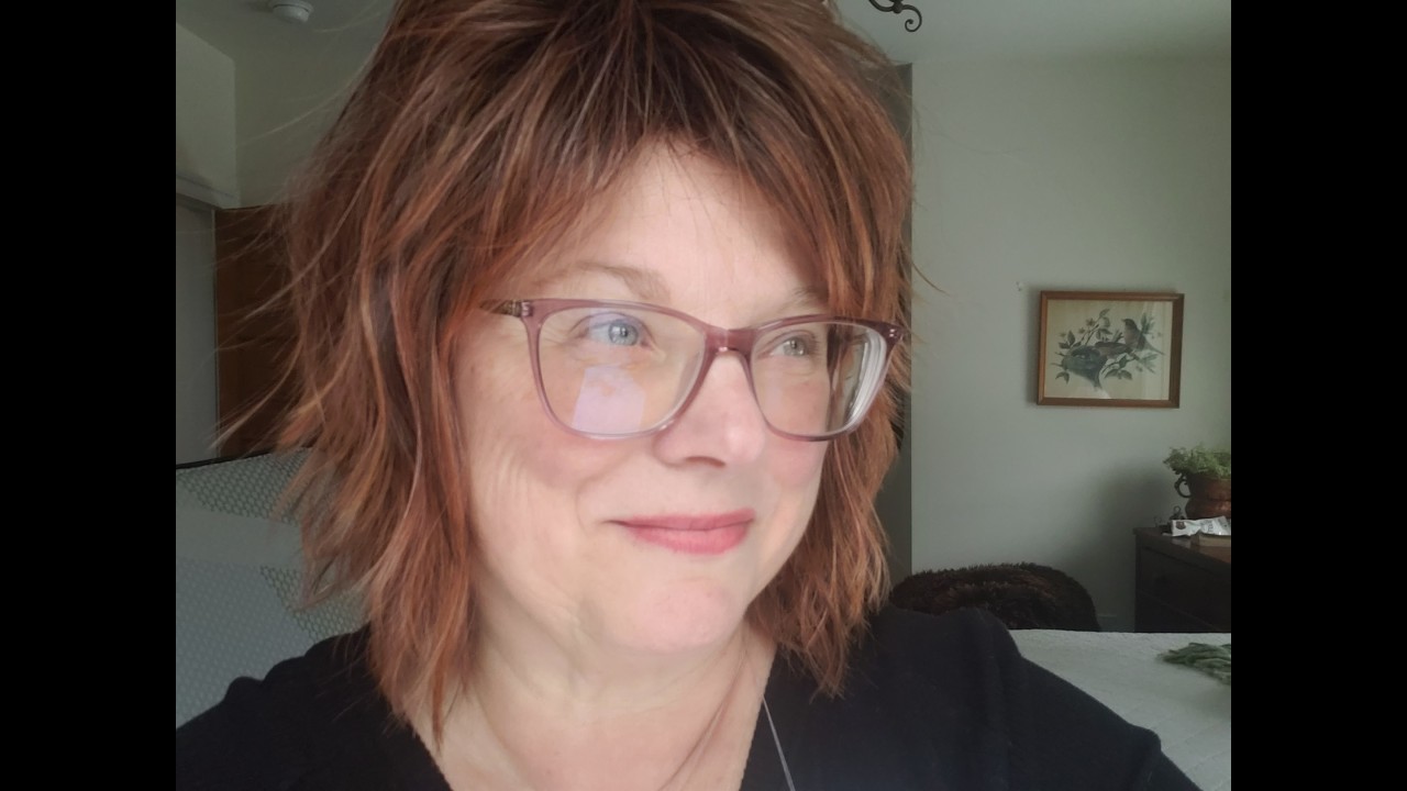 WIG REVIEW - Jones by Estetica in the new color Cinder Heat