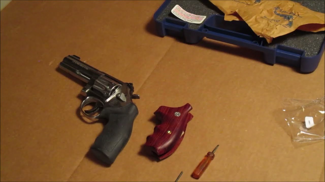 New Wooden Grips For Smith & Wesson  617  22 LR Pistol