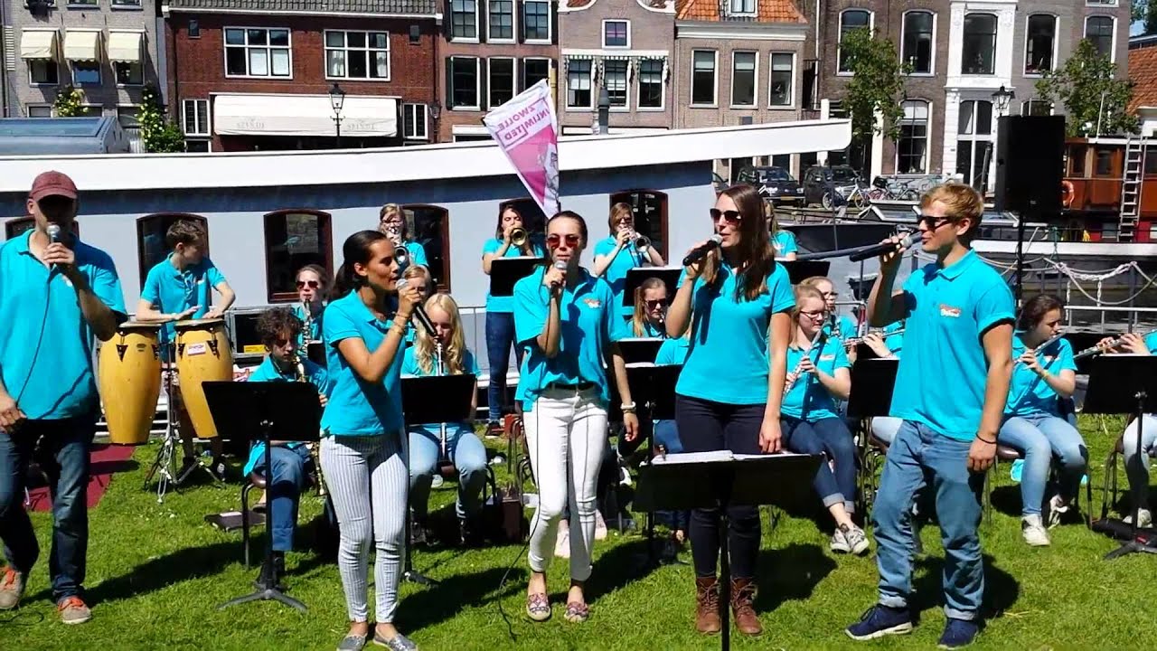 Dag 285 - De Buitenpianist van Cultuurschip Thor, Meander Bigband: Blow Me Away