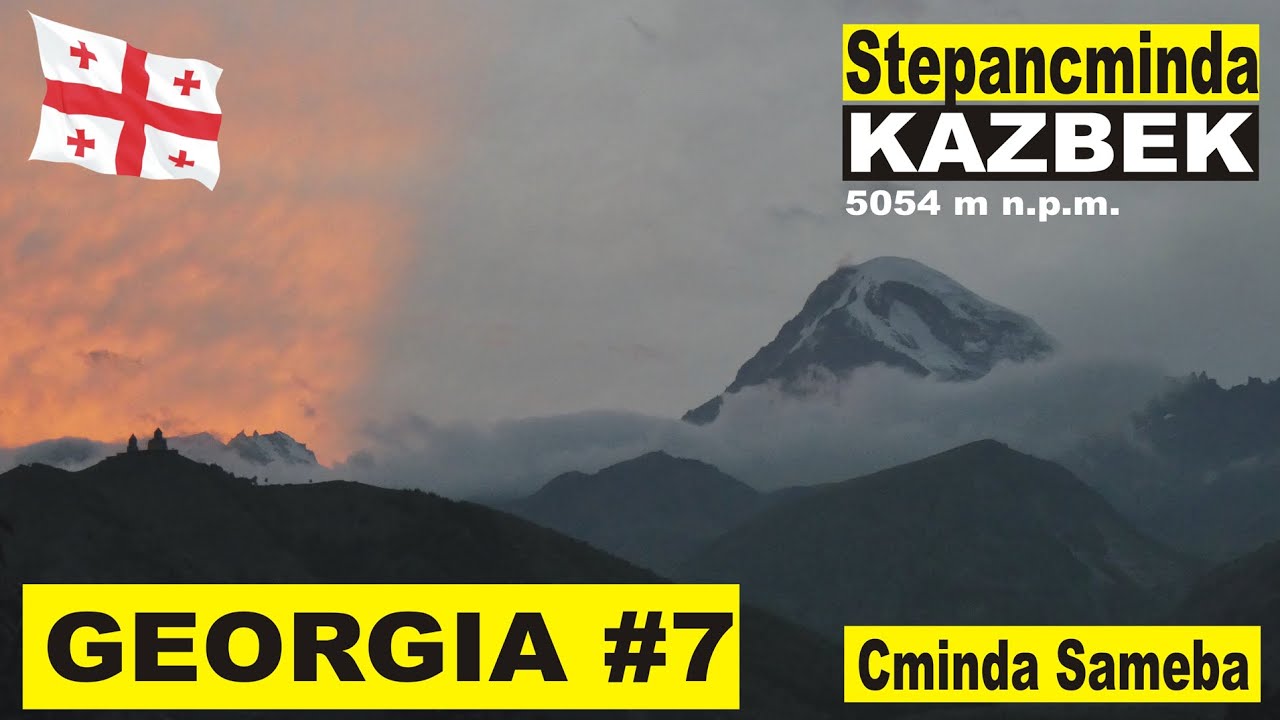 Stepancminda, piękny klasztor i widok na górę Kazbek 5045 m n.p.m. #Georgia#Ge