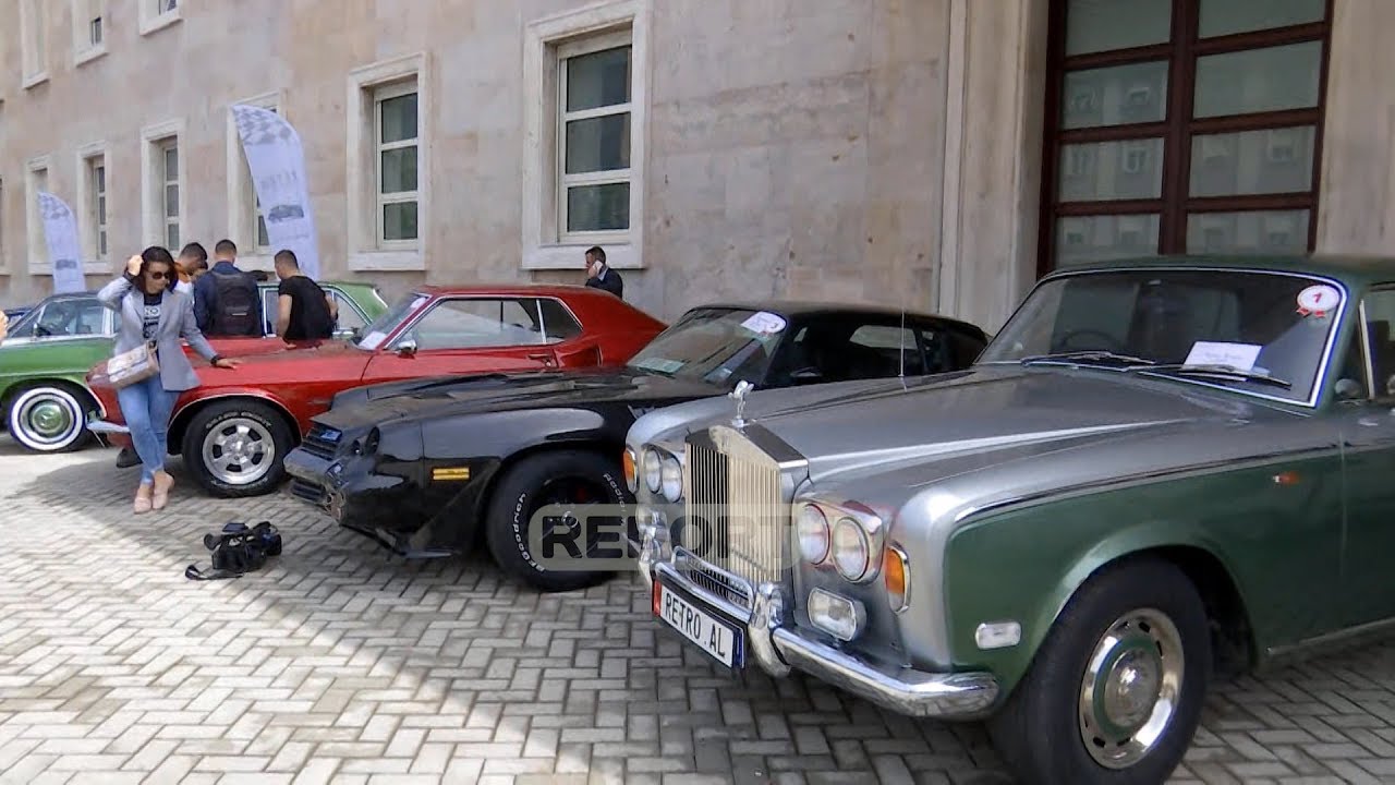 Report TV - Dhjetëra makina të bukura Retro 'zbarkojnë' te kryeministria