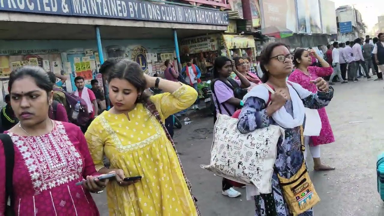 Howrah station itna bhi hai bhai Howrah station mein 🙆🙏 #youtubeshort 