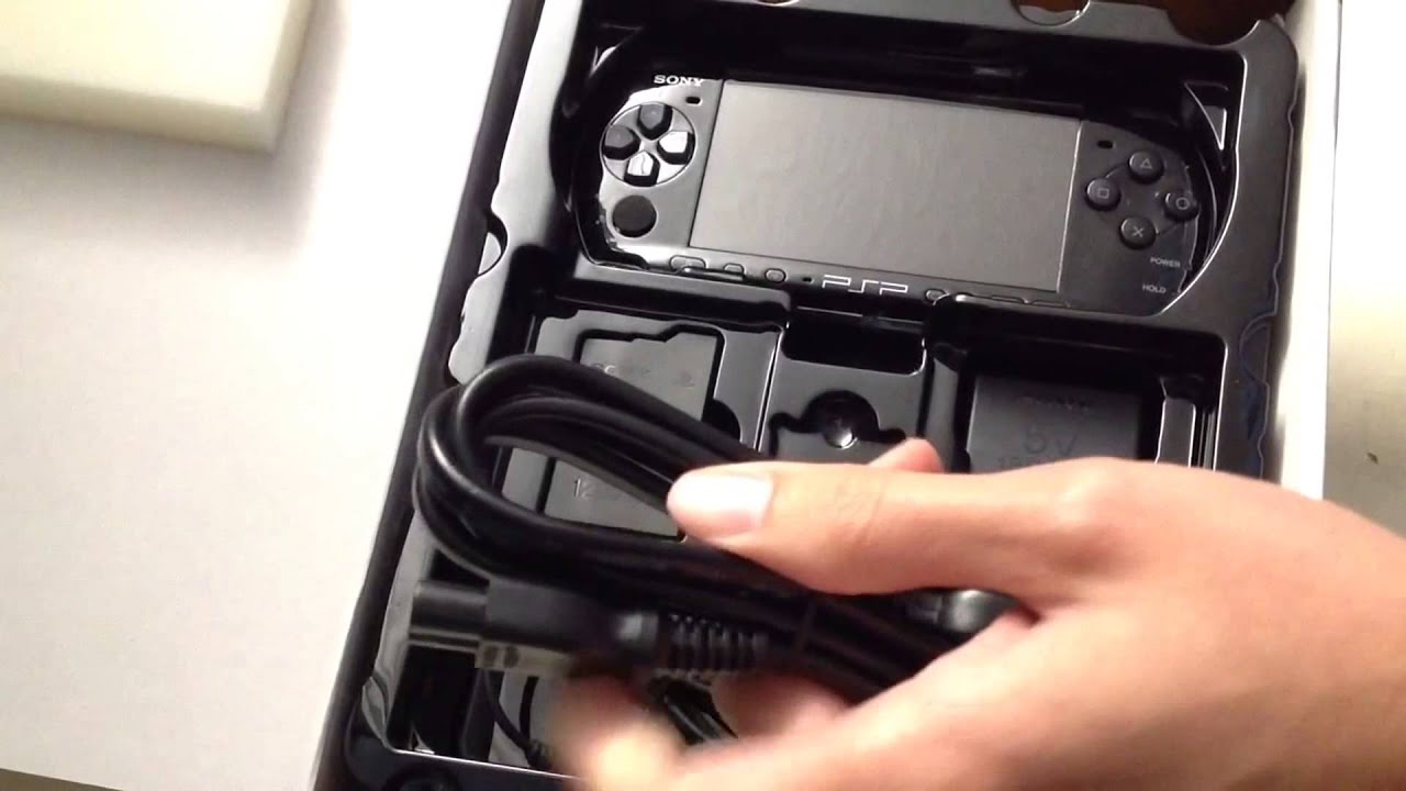 Распаковка портативной консоли Sony PlayStation (PSP-3000)