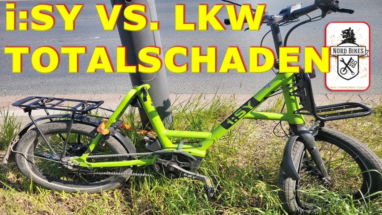 Totalschaden am i:SY nach Verkehrsunfall mit einem LKW. Wir machen einen Kostenvoranschlag