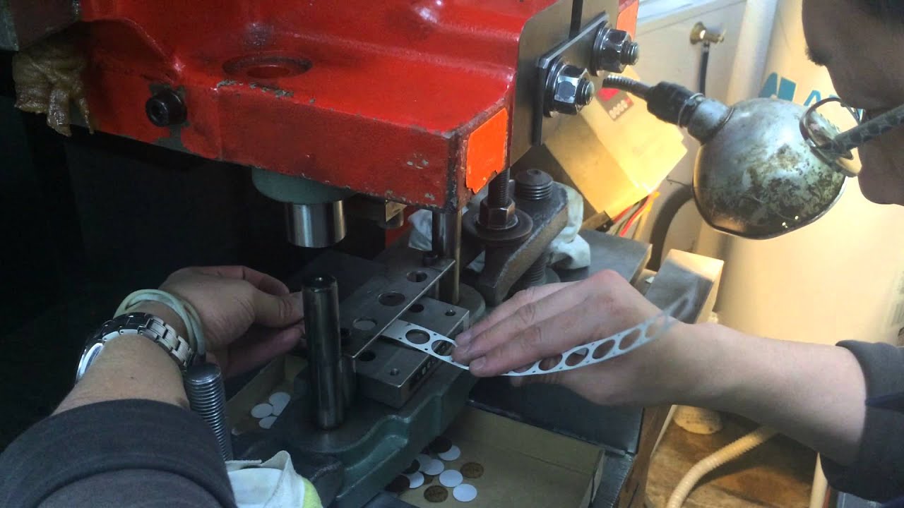 銘板製作　プレス