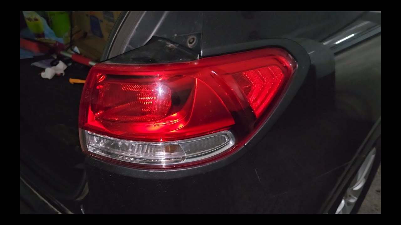 Kia Sorento 2018, brake light/tail light bulb replacement