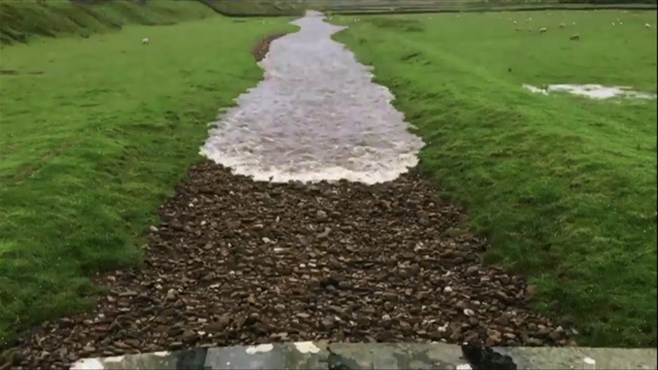 O exato momento em que rio seco volta &agrave; vida ap&oacute;s as chuvas