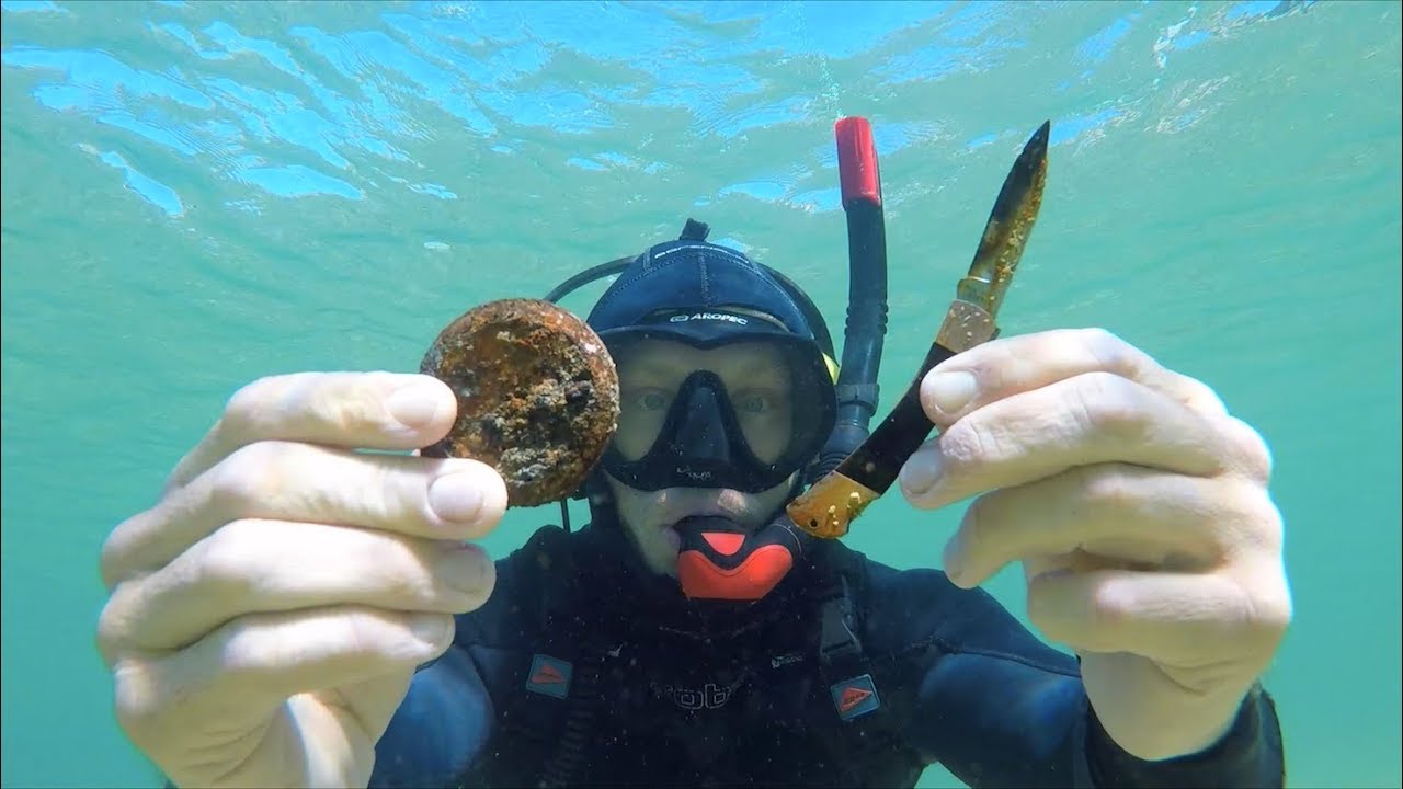 Found knife, Jewellery, Cash (Deadly Weapon) Underwater Metal Detecting after Storm