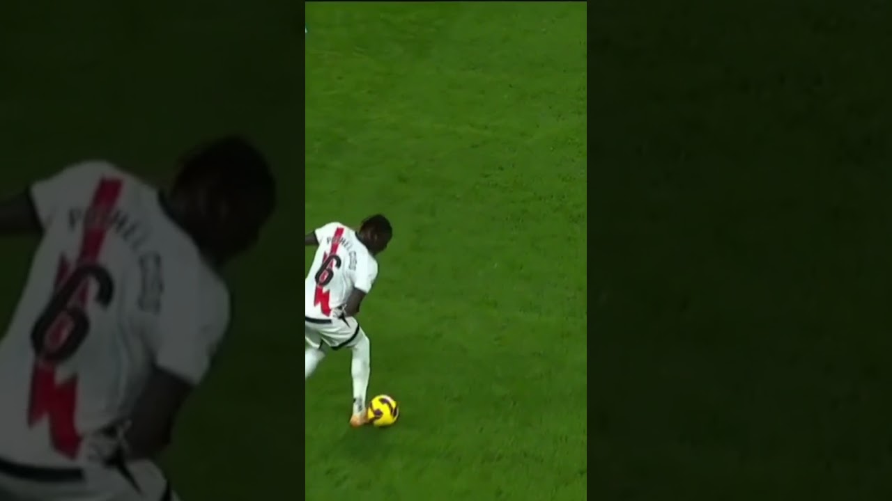 Nico Williams deu uma canetinha top no &Oacute;scar Valent&iacute;n #shorts #viral #ca&ntilde;o #ytshort #fyp #subscribe