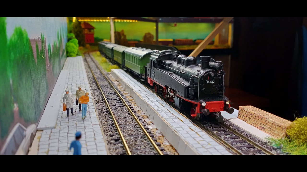 Przeloty starej BR75 - 582 PIKO z pociągiem turystycznym - Najbardziej realistyczne dźwięki