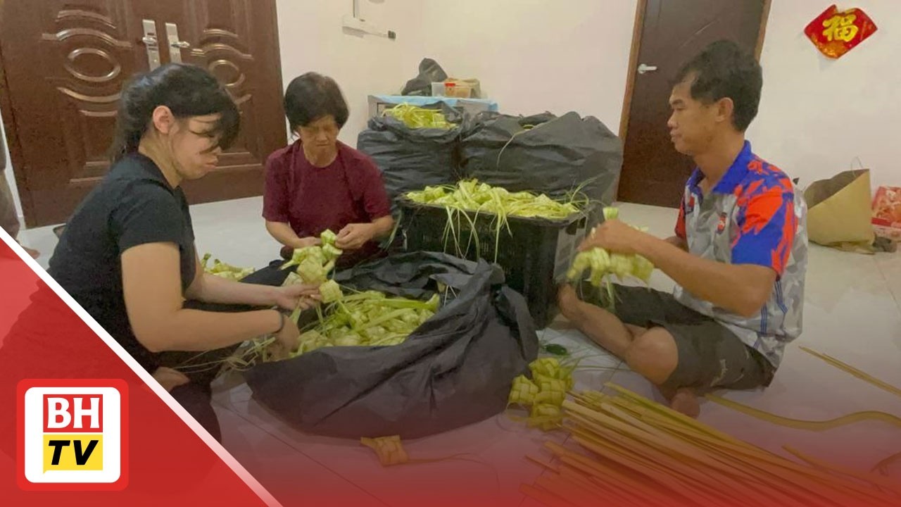 Keluarga Cina mahir anyam ketupat, tak menang tangan setiap kali Aidilfitri