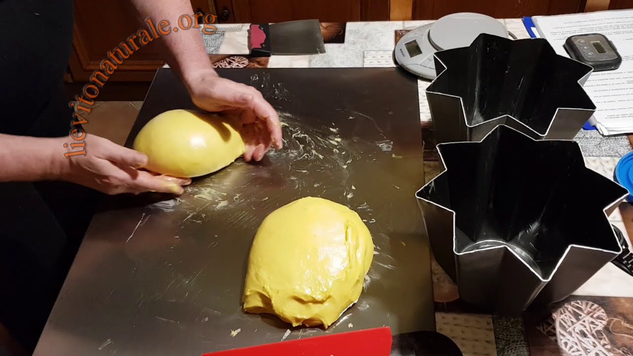 Pirlatura impasto pandoro prima di depositarlo nello stampo.