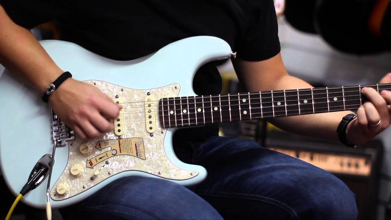Fender Deluxe Roadhouse Stratocaster in Sonic Blue