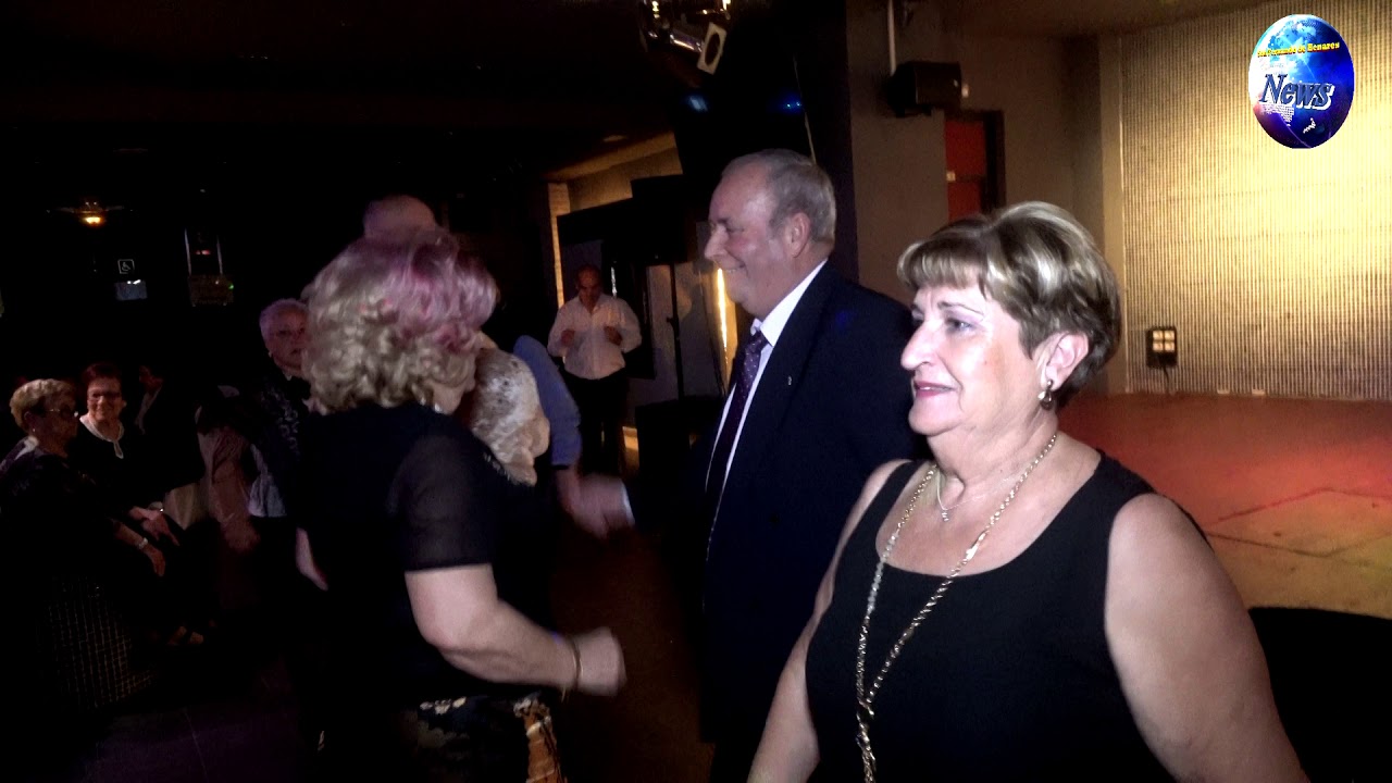 Baile de los mayores en la discoteca