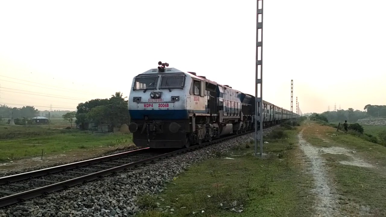 SGUJ WDP-4 #20048 pulls the 6hour late running 15934 ASR-DBRG EXP