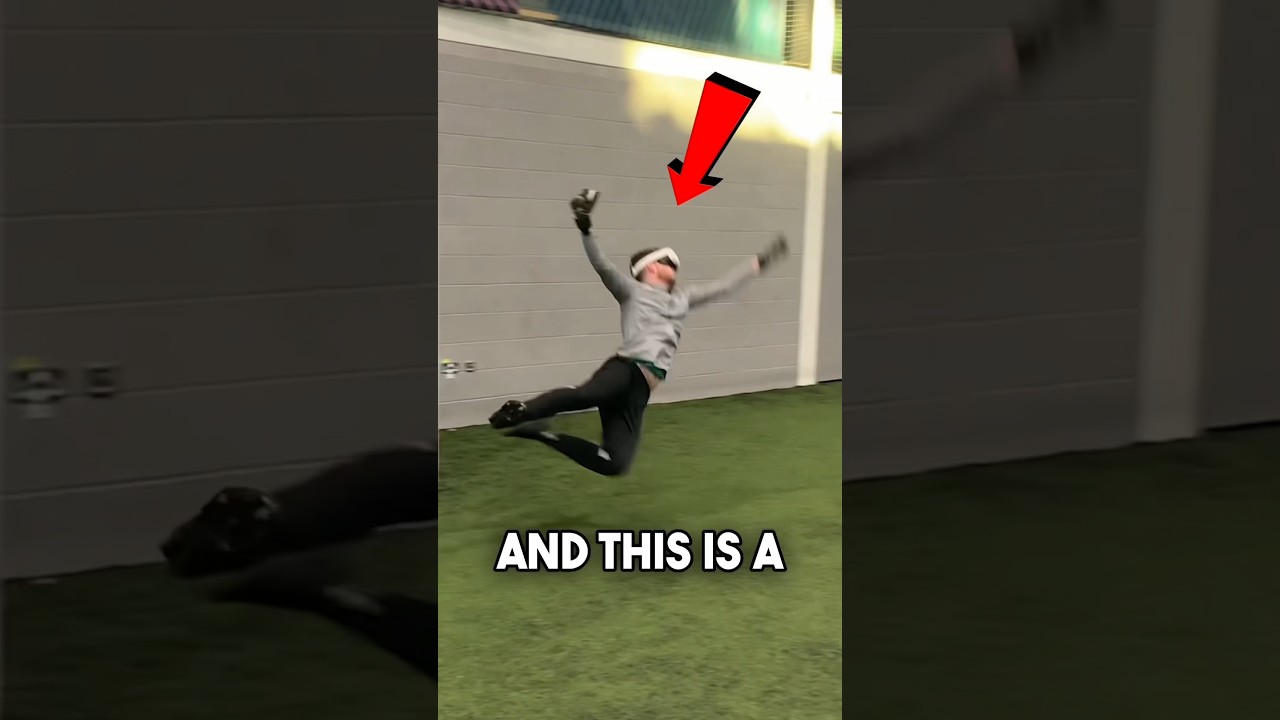 Могу ли я победить профессионального вратаря в VR? 🤔 