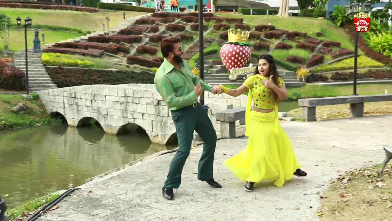 সাকিবের খাতায় কি দেখছে বুবলি | Shakib Khan |Bubli | Script Reading