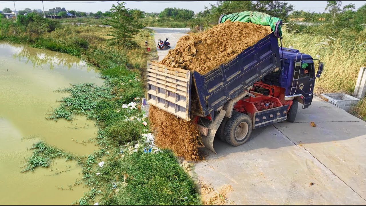 Nicely Job Landfill, New Project!Useing 5Ton Dump Truck Load Soil,By Skillful DozerD20P Pushing Soil