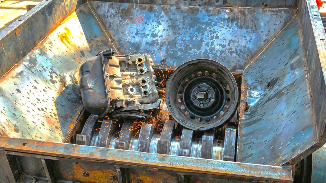 Giant Shredder in Action! Car Engine & Steel Rim Tyres Get Destroyed