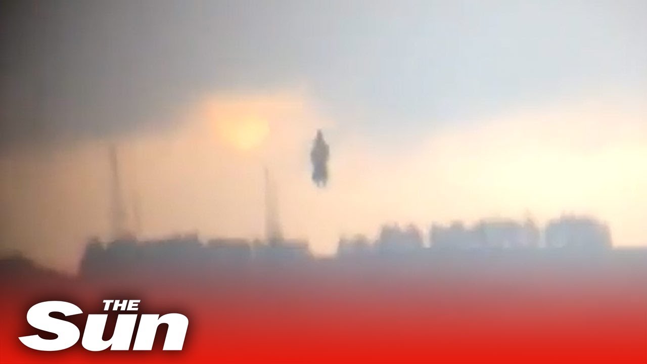 Bizarre floating 'UFO' spotted hovering above Glasgow