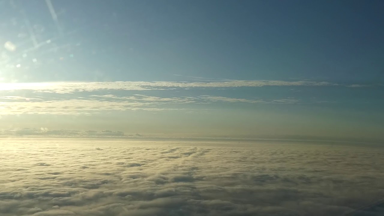 Esto es lo que ve y siente un piloto al aterrizar en condiciones de visibilidad mínima posible.