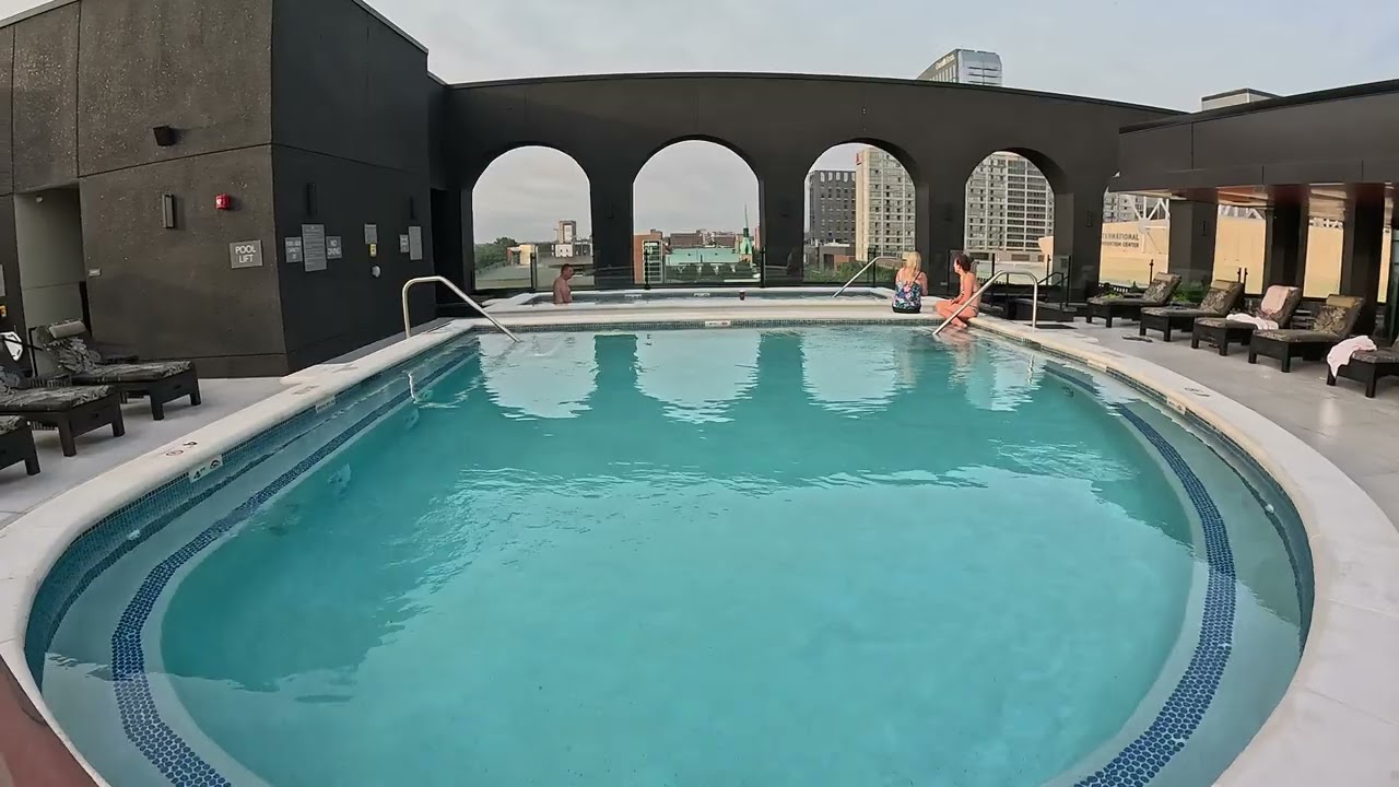 Pool area rooftop hotel bourre bonne louisville ky.