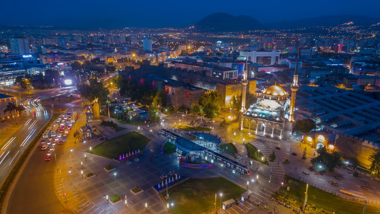 KAYSERİ CUMHURİYET MEYDANINDAKİ KALEYİ GEZDİK..