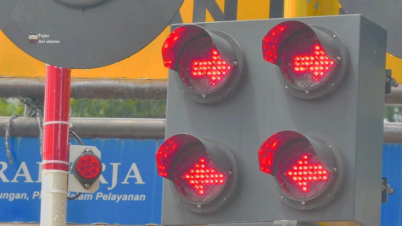 SIRINE BENTROK UNIK Perlintasan Kereta Api | Kompilasi Model 4 Palang KYOSAN [Railway Crossing]
