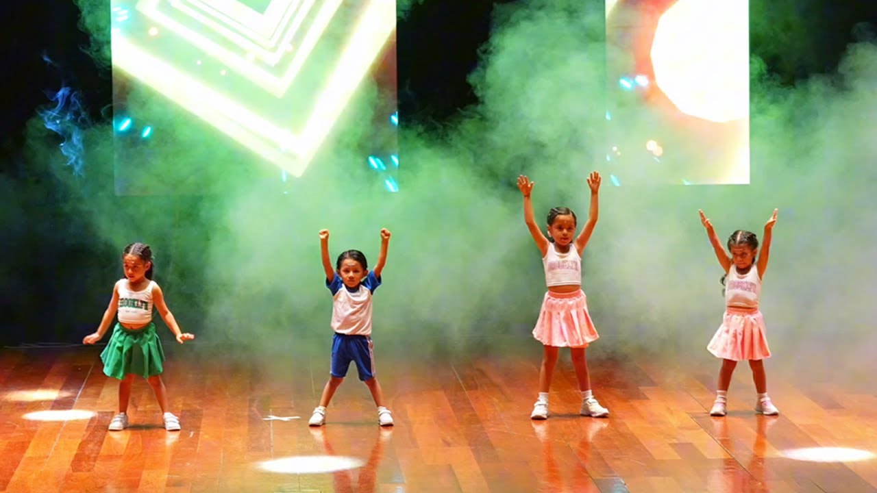 Shakira Waka Waka & Karol G la vida es una DANCE KIDS | IAN STEFFANO