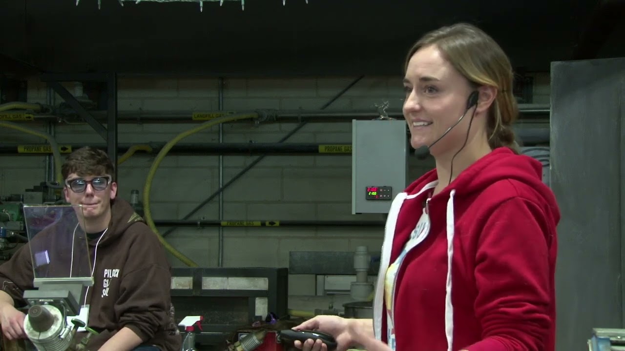 Amber Cowan, 2017 Featured Artist Demonstration at the International Flameworking Conference