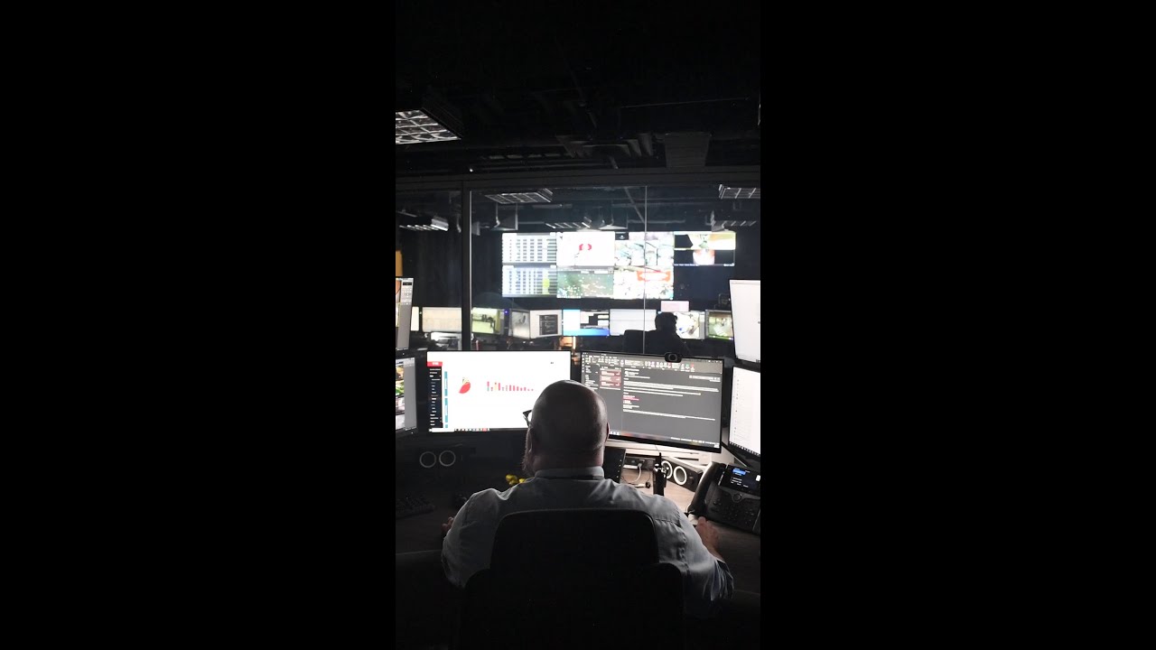 YYC After Dark: Integrated Operations Centre // Centre des op&eacute;rations int&eacute;gr&eacute;es