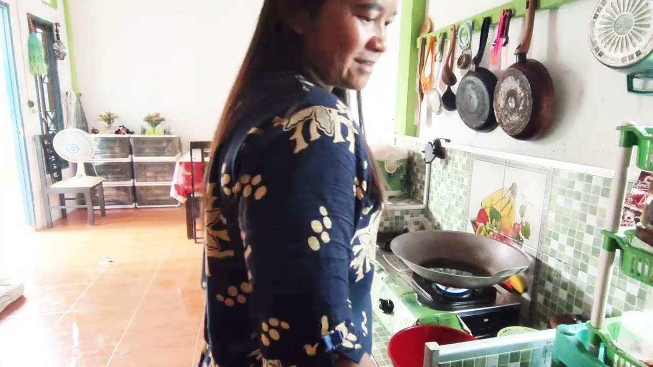 Bersihkan semua halaman rumah sampai begini||goreng ubi kledek cemilan sore