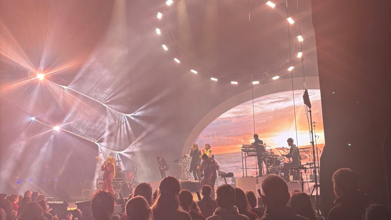 Burn the ships For king and country live 12/12/25 in Chicago at the Rosemont Theatre ￼