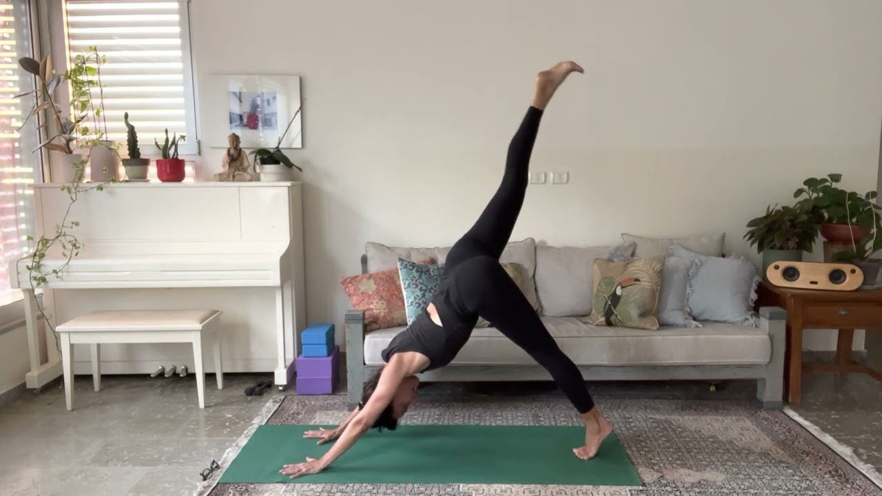 Ouvi Lifshitz - Vinyasa Yoga - 4  forms of sun salutations