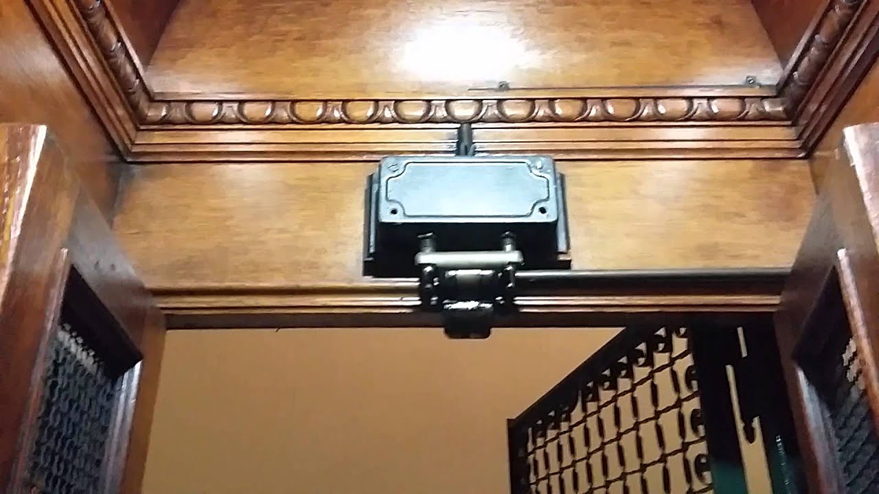 Canal JDB. Antiguo ascensor de principios del siglo XX.