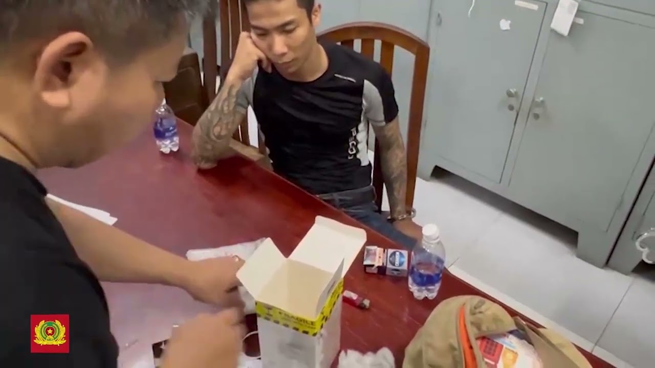 Cận cảnh thanh niên Nha Trang bị tóm với hơn 700gram ma tuy đá