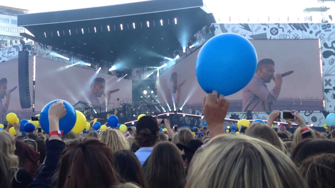 Otra tour intro + CLOUDS + STEAL MY GIRL ll One Direction Gothenburg Sweden 2015