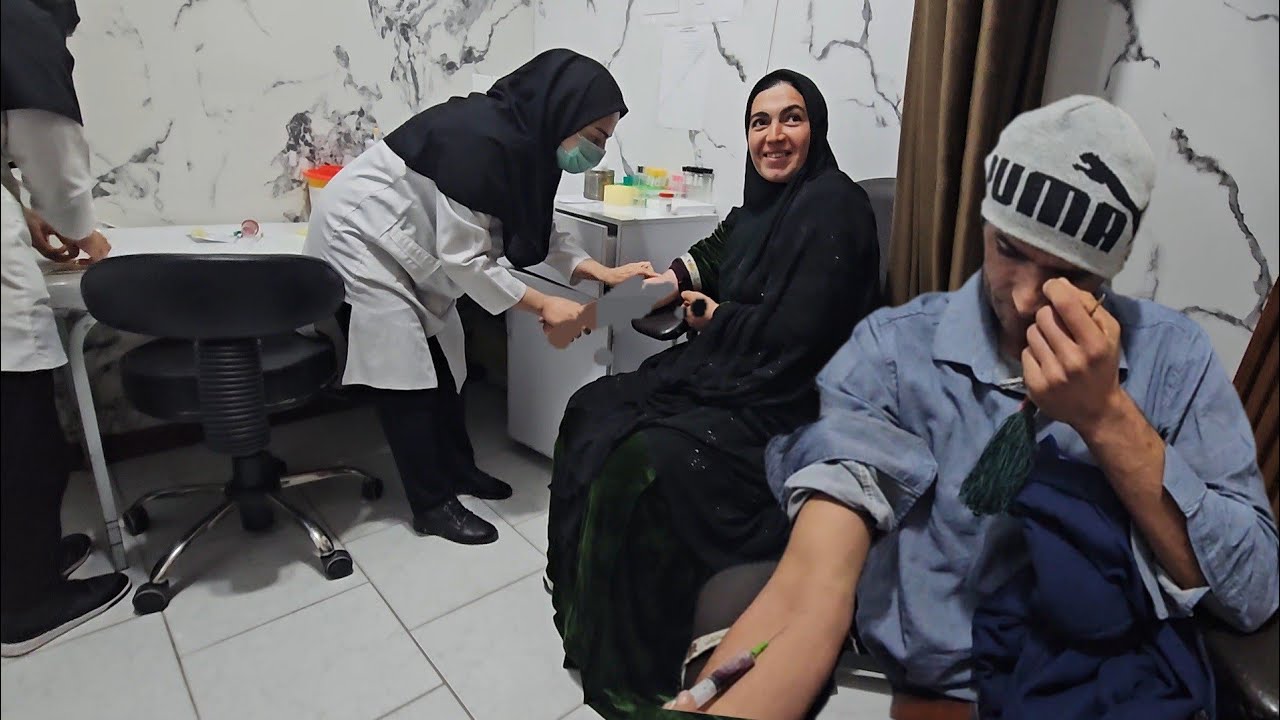 گوساله در یک روز برفیِ سنگین ❄️✨🐄 تلاش و کار نرگس و سلیمان در گاودونی