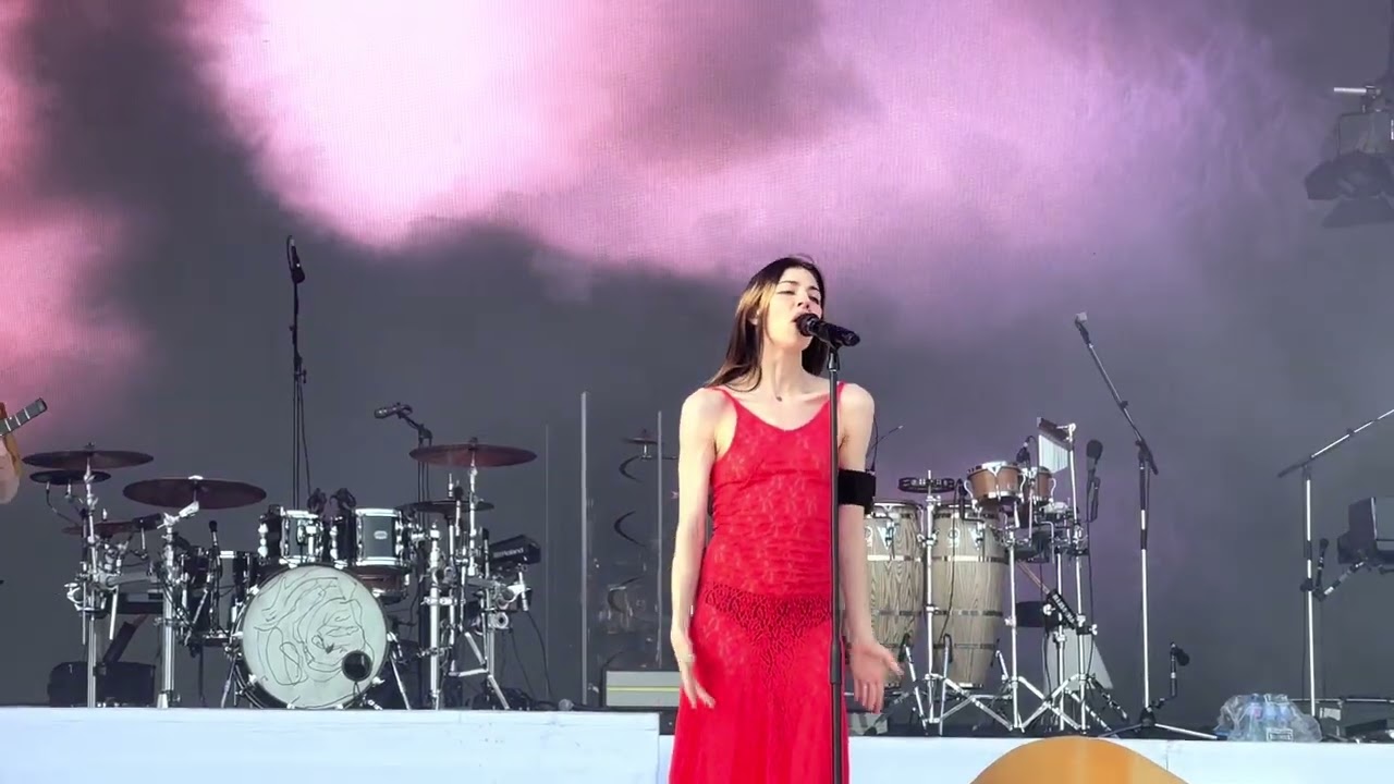 Caroline Polachek - Ocean of Tears + I Believe (Live @ Musgrave Park, Cork)