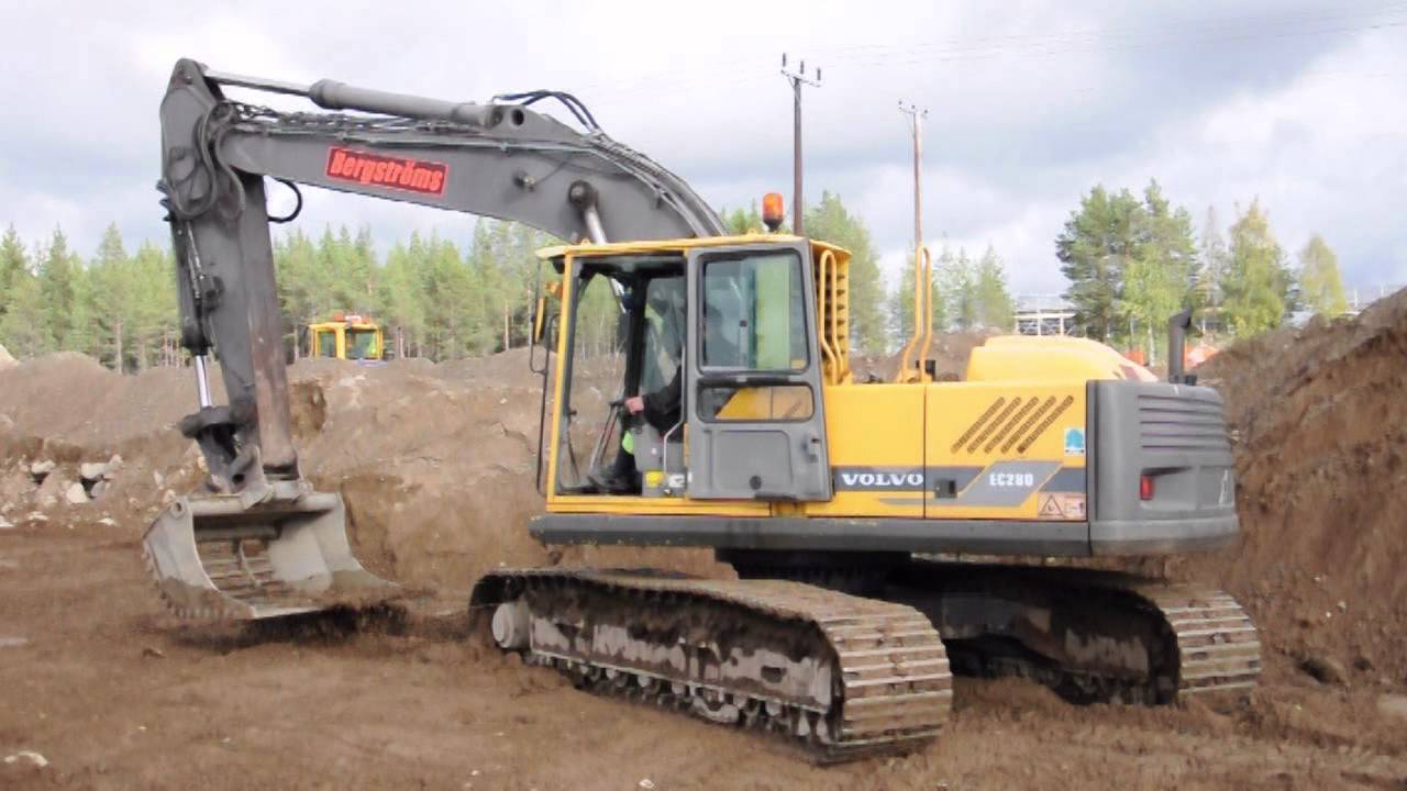 Volvo EC280 | Volvo L70D | Construction of a motocross track