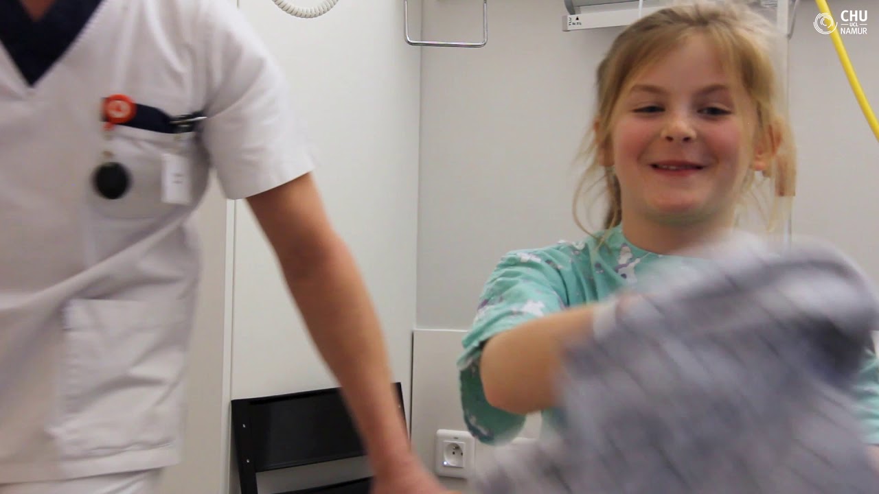 Emma se rend à l'Hôpital chirurgical de jour du CHU UCL Namur - Site de Sainte-Elisabeth